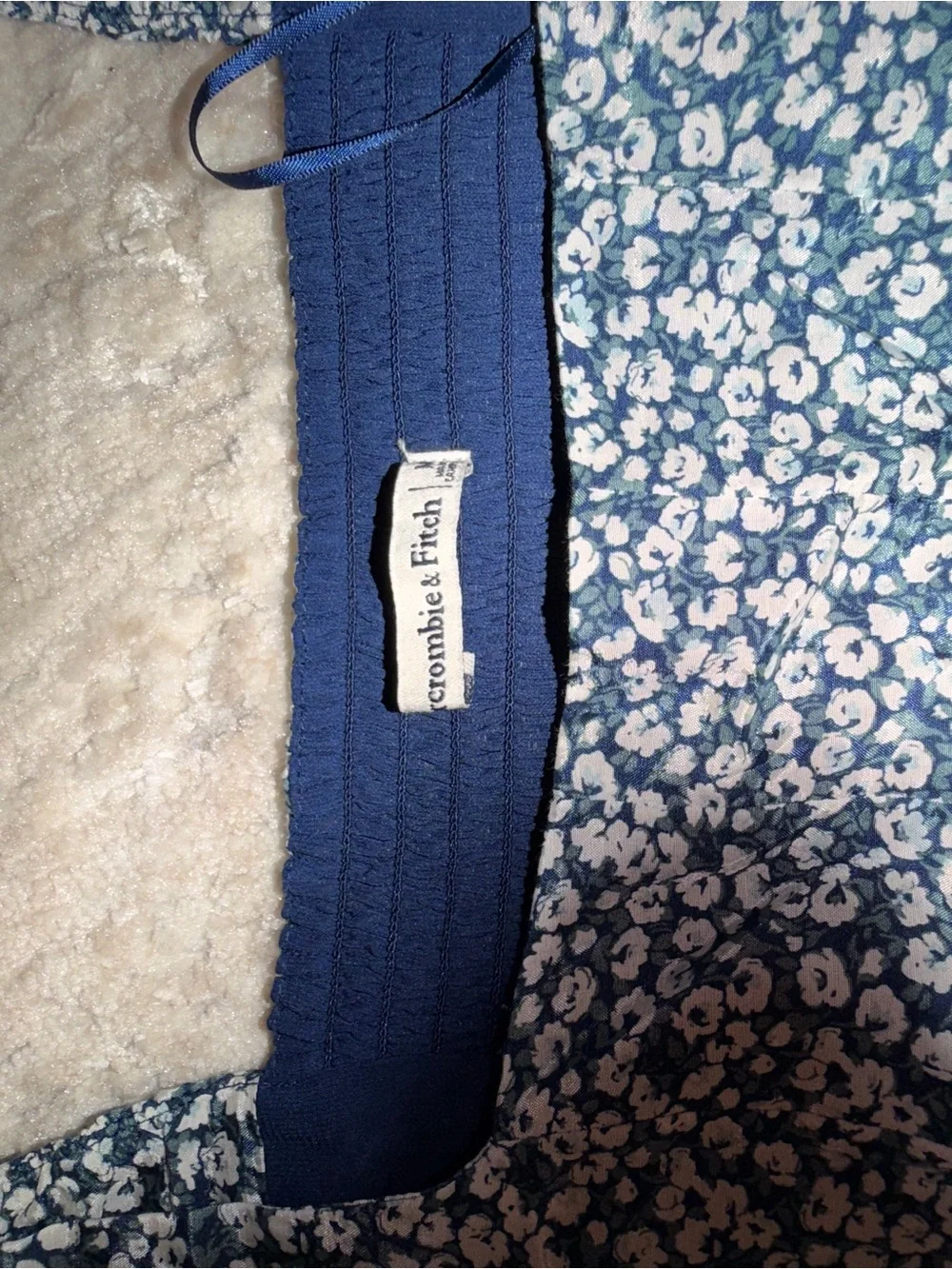NWOT Abercrombie & Fitch Navy and White Floral Puff-Sleeve Square Neck Top
